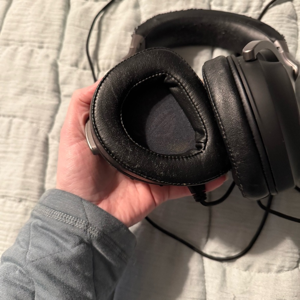 ASUS Black and Silver Computer Headset - Picture 6 of 12